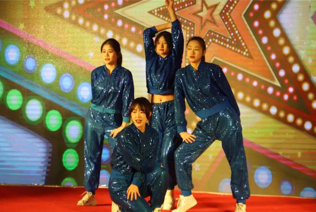 山东万通2021年教育教学百日工程总结暨表彰大会圆满成功!