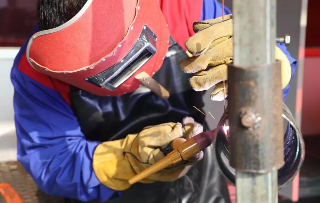 想学习焊工技术又担心没保障?山东万通焊工定向委培班来啦!