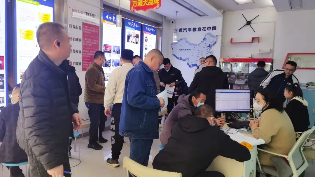 他们都组团来山东万通学焊工技术啦