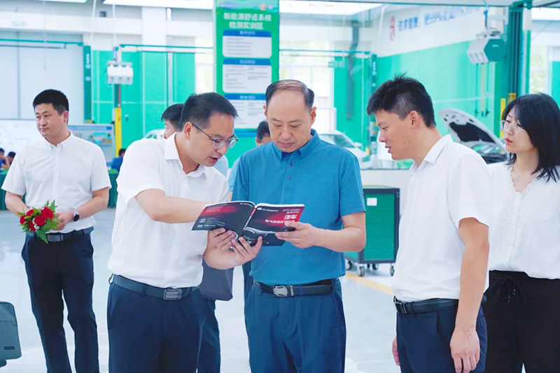 “技能大师进校园 匠心筑梦共传承”,山东万通开展技能大师进校园活动