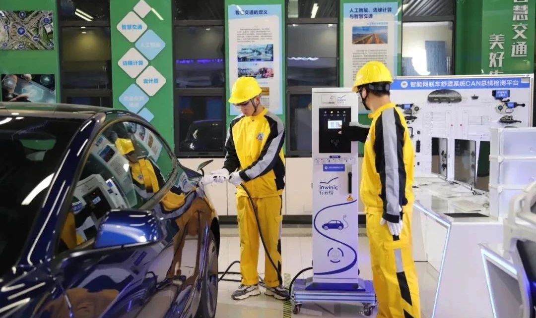 高中及中职生落榜不落志,滑档不滑梦想,速来山东万通汽车学院,重启成才之路