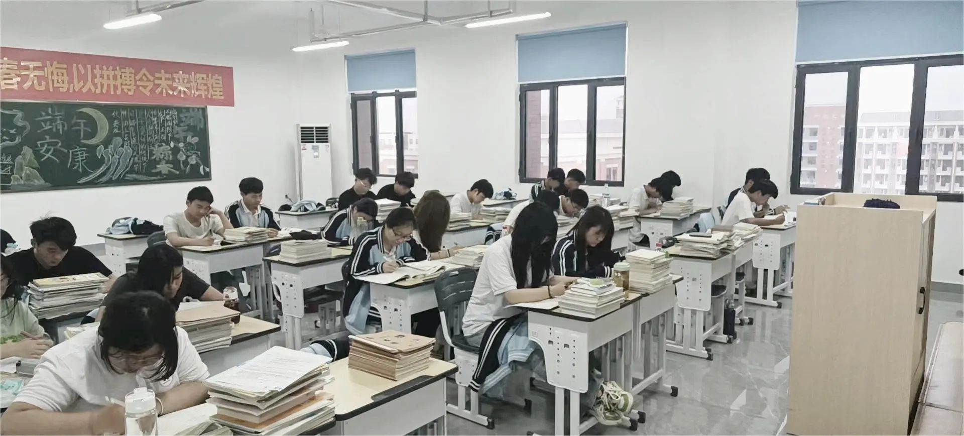 高中及中职生落榜不落志,滑档不滑梦想,速来山东万通汽车学院,重启成才之路