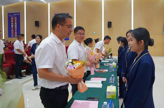 爱与责任,匠师筑梦 —— 山东万通热烈庆祝第40个教师节