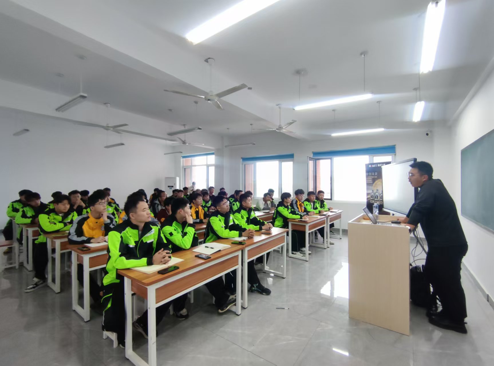 校企合作,共筑英才 | 山东万通与大唛养车岗前强化开班典礼圆满举行!