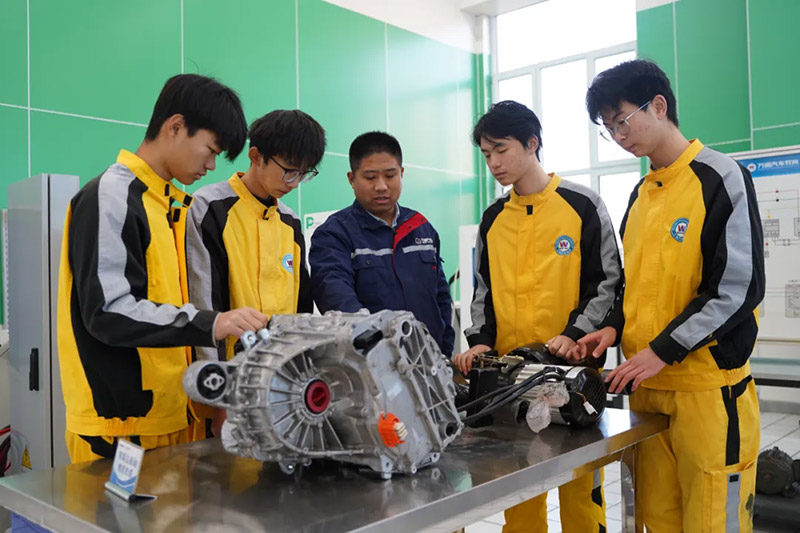 辍学的孩子,想重新上学该怎么办?读技校到底有用吗?