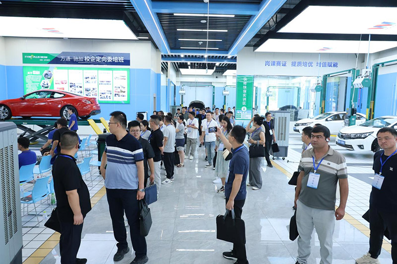 鲁喀携手共探职教新路径:喀什人社系统干部走进山东万通技工学校交流学习