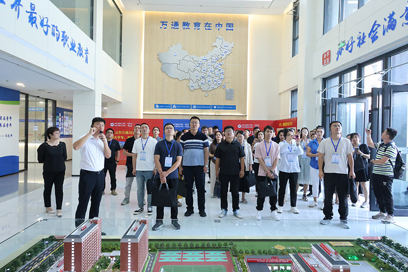 鲁喀携手共探职教新路径:喀什人社系统干部走进山东万通技工学校交流学习