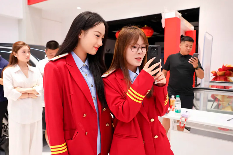 山东万通技工学校荣膺“泉城新播力” 人才培育基地,赋能电商直播人才培育新征程