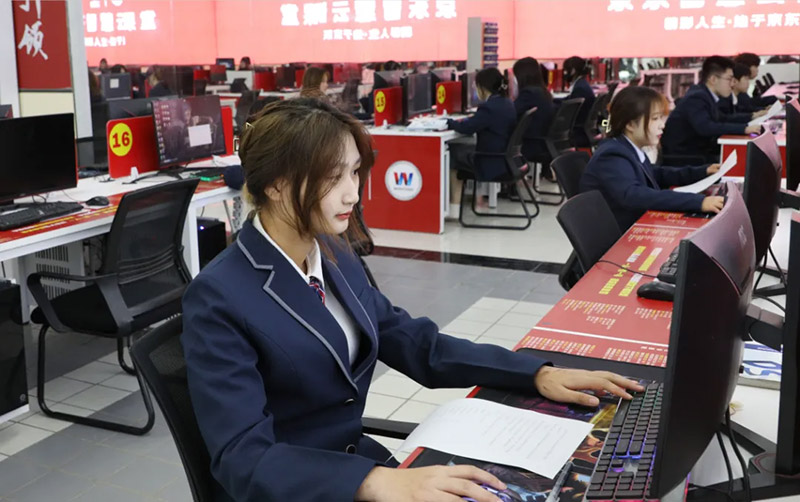 山东万通技工学校荣膺“泉城新播力” 人才培育基地,赋能电商直播人才培育新征程