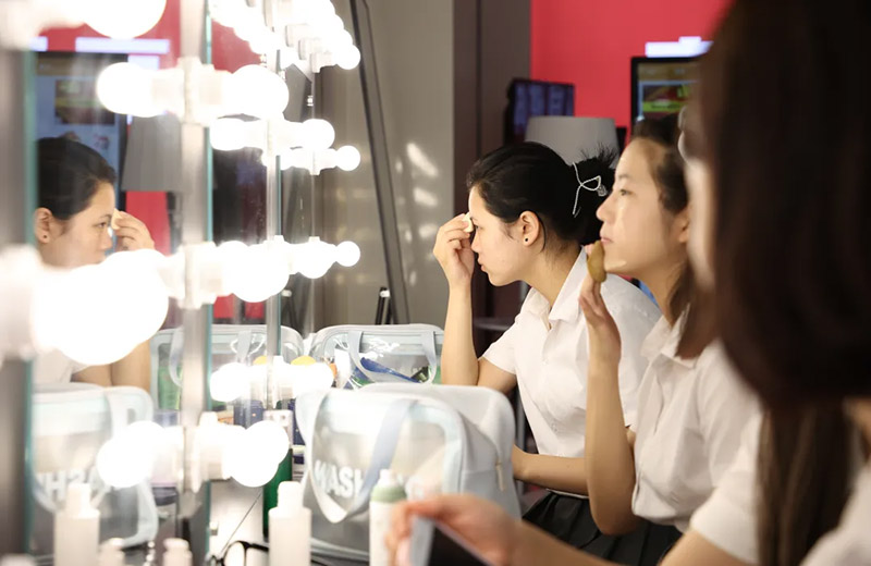 山东万通技工学校荣膺“泉城新播力” 人才培育基地,赋能电商直播人才培育新征程