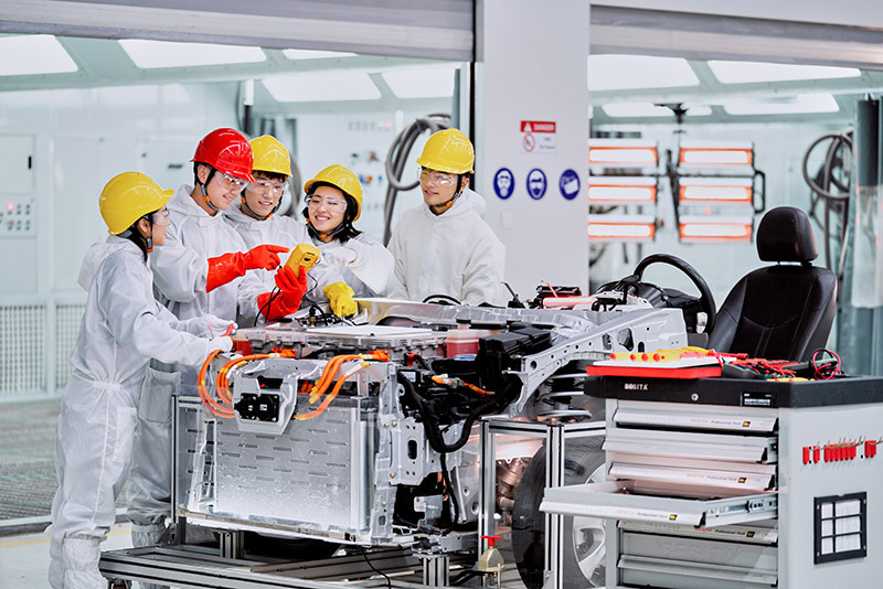 退伍不褪色！来山东万通学热门技术，开启就业新道路