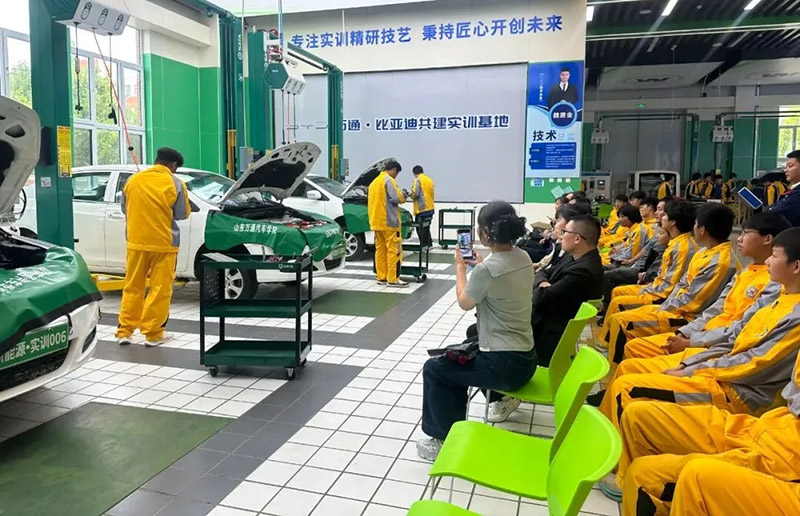 共赴成长之约!山东万通 2025 第六期家长见证会圆满落幕