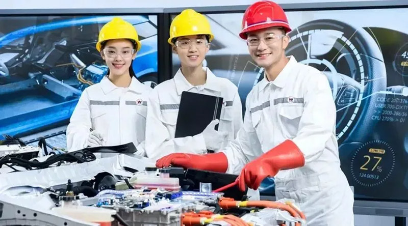 14-19岁的孩子找个工厂上班?不,学一门高薪热门技术才是明智之举!