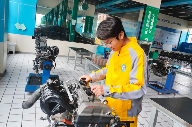 告别中职“光看不练”,实战技能+高薪就业一步到位!