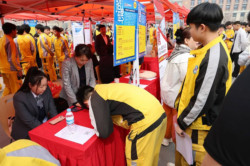 春风送岗促就业，技通未来启新程——山东万通2026春季人才双选会引超百家名企聚首