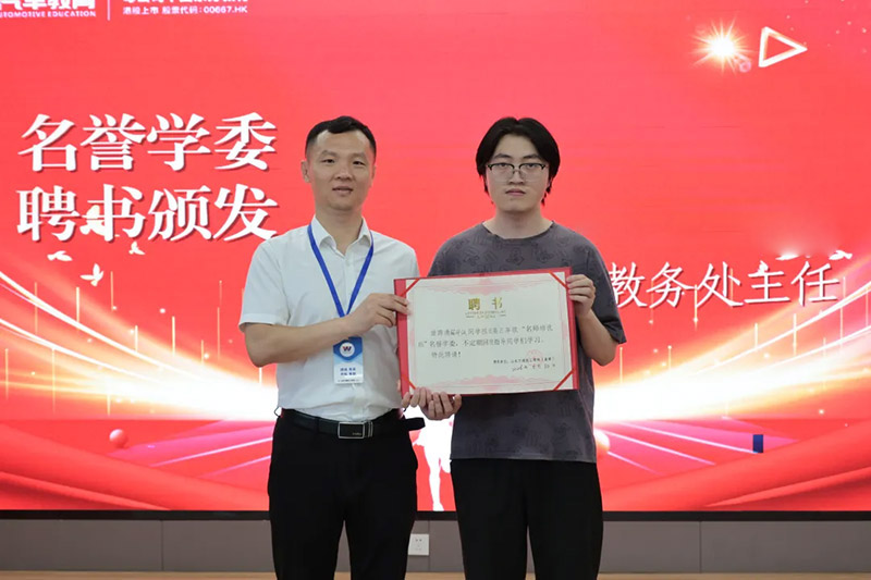 重返逐梦原点 共赴锦绣前程｜山东万通高考状元张升汉返校分享暨状元班正式启动