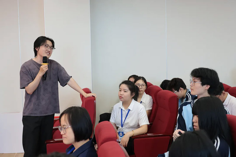 重返逐梦原点 共赴锦绣前程｜山东万通高考状元张升汉返校分享暨状元班正式启动