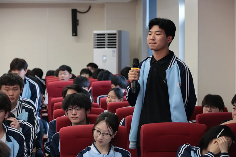 重返逐梦原点 共赴锦绣前程｜山东万通高考状元张升汉返校分享暨状元班正式启动